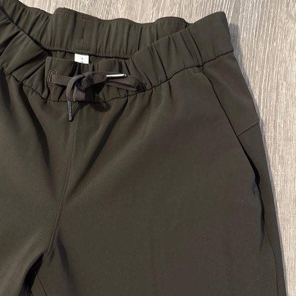 Lululemon Sz 6 On The Fly Crop Casual Crop Dark Olive Drawstring Women’s Pants - Picture 5 of 9